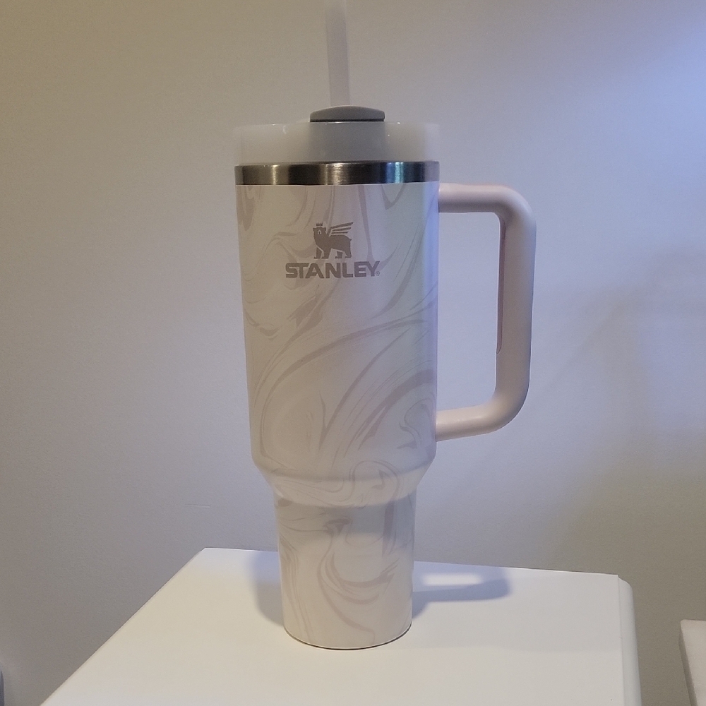 Stanley ROSE QUARTZ SWIRL 40 oz. Quencher H2.0 FlowState Tumbler